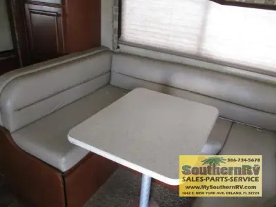 2011 Thor Motor Coach Freedom Elite 28U photo 8