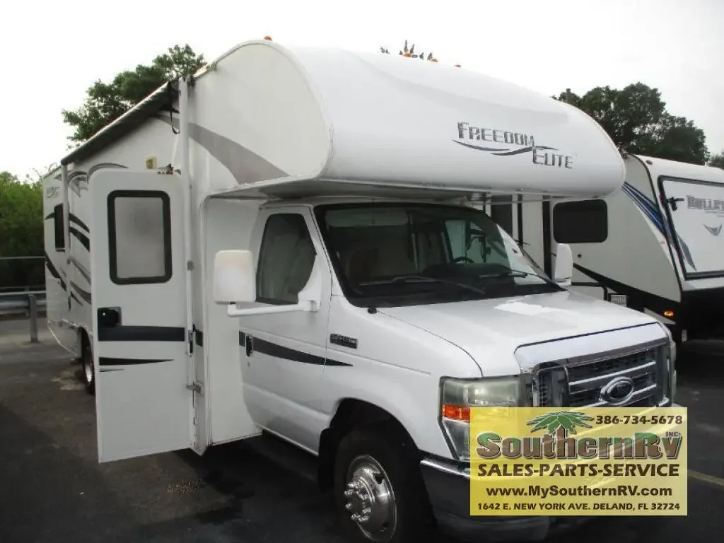 2011 Thor Motor Coach Freedom Elite 28U exterior