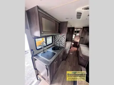 2018 Winnebago Fuse 23A photo 5