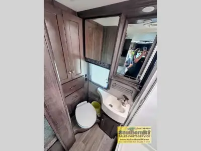 2018 Winnebago Fuse 23A photo 8