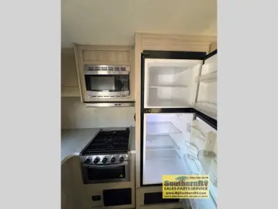 2022 Coachmen Catalina Legacy 303RKDS photo 6