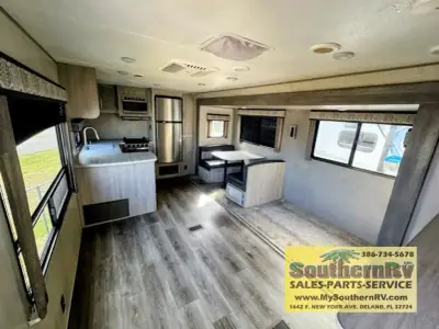 2022 Coachmen Catalina Legacy 303RKDS photo 9
