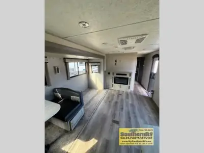 2022 Coachmen Catalina Legacy 303RKDS photo 8