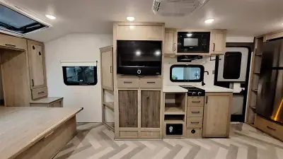 2022 Ember OVERLAND 201FBQ photo 9