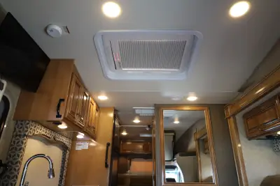 2015 Thor Motor Coach Siesta 24ST Sprinter photo 26