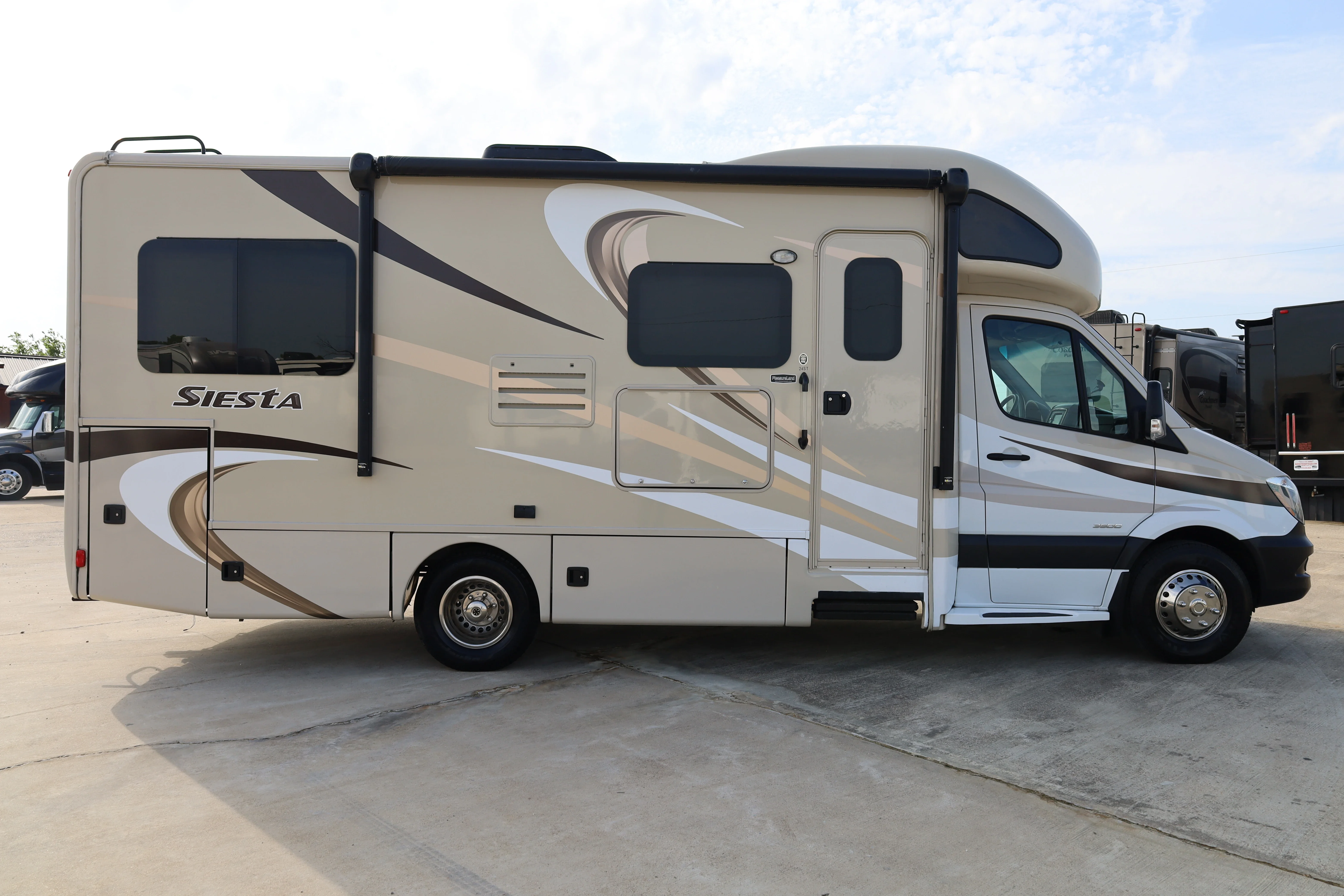 2015 Thor Motor Coach Siesta 24ST Sprinter exterior
