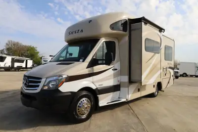 2015 Thor Motor Coach Siesta 24ST Sprinter photo 3