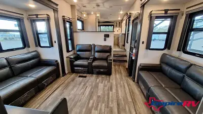 2023 Keystone Alpine 3790FK photo 9
