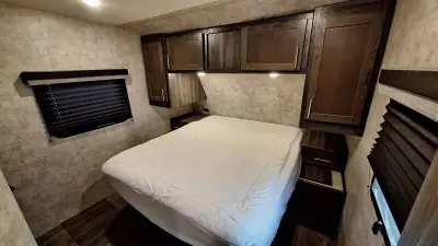 2018 Highland Ridge LIGHT 275RLS photo 12