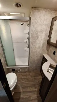 2018 Highland Ridge LIGHT 275RLS photo 11