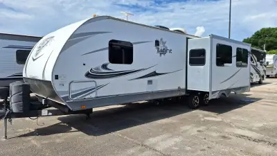 2018 Highland Ridge LIGHT 275RLS photo 2