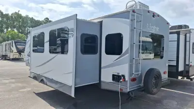 2018 Highland Ridge LIGHT 275RLS photo 3