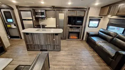 2018 Highland Ridge LIGHT 275RLS photo 9