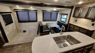 2018 Highland Ridge LIGHT 275RLS photo 10