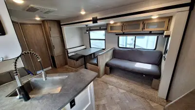 2021 Palomino Puma 32bhqs photo 5