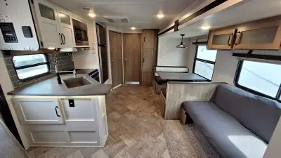 2021 Palomino Puma 32bhqs photo 6