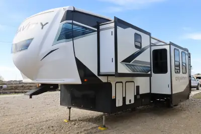 2021 Heartland Gravity GR 3340 photo 3