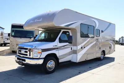 2015 Thor Motor Coach Four Winds 26A photo 3