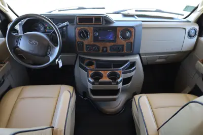 2015 Thor Motor Coach Four Winds 26A photo 19