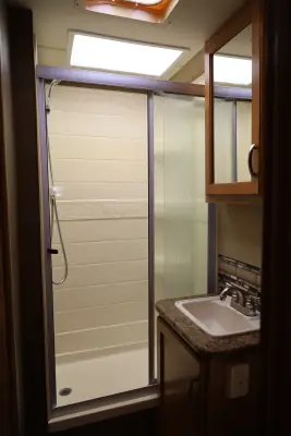 2015 Thor Motor Coach Four Winds 26A photo 17