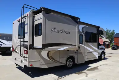 2015 Thor Motor Coach Four Winds 26A photo 5