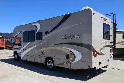 2015 Thor Motor Coach Four Winds 26A photo 6
