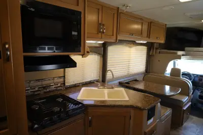 2015 Thor Motor Coach Four Winds 26A photo 12