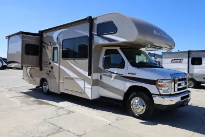 2015 Thor Motor Coach Four Winds 26A photo 2
