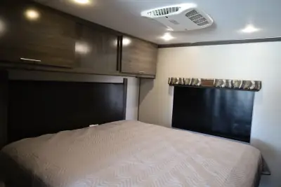 2018 Holiday Rambler Reno 29M photo 13