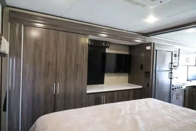 2018 Holiday Rambler Reno 29M photo 16