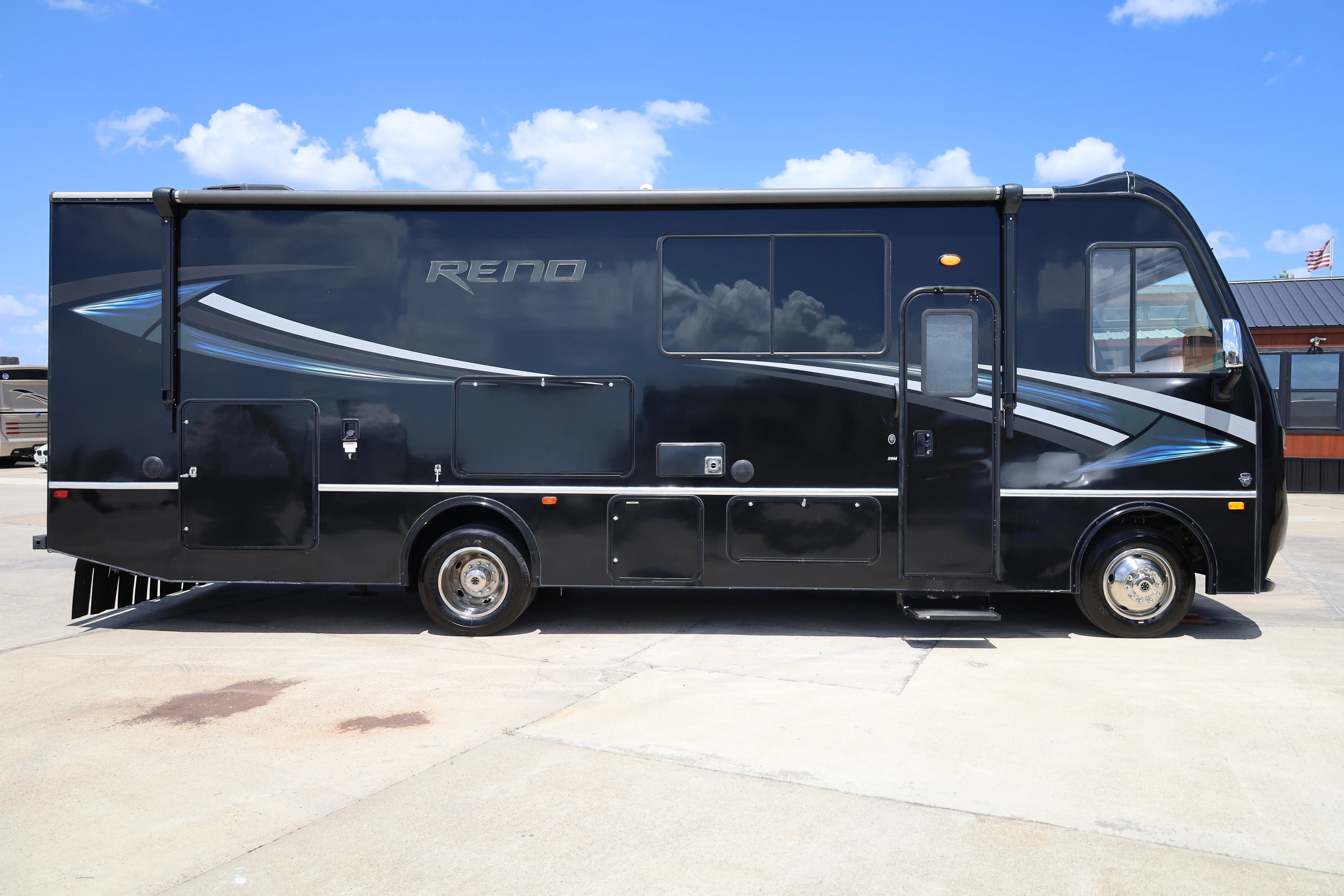 2018 Holiday Rambler Reno 29M exterior