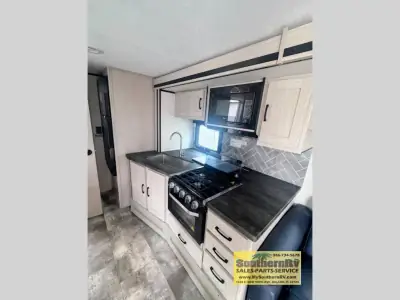 2022 Coachmen Apex Ultra-Lite 300BHS photo 10