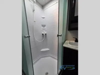 2022 Coachmen Freedom Express Ultra Lite 246RKS photo 16