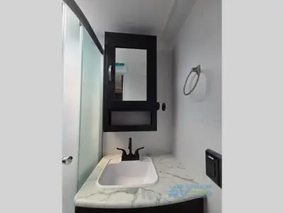2022 Coachmen Freedom Express Ultra Lite 246RKS photo 17