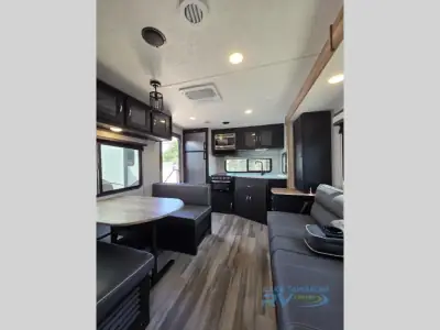 2022 Coachmen Freedom Express Ultra Lite 246RKS photo 19