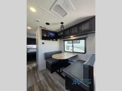 2022 Coachmen Freedom Express Ultra Lite 246RKS photo 9