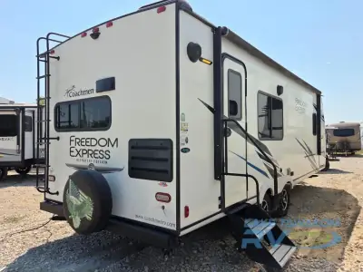 2022 Coachmen Freedom Express Ultra Lite 246RKS photo 5