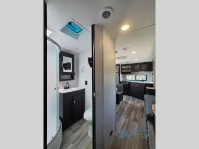 2022 Coachmen Freedom Express Ultra Lite 246RKS photo 14