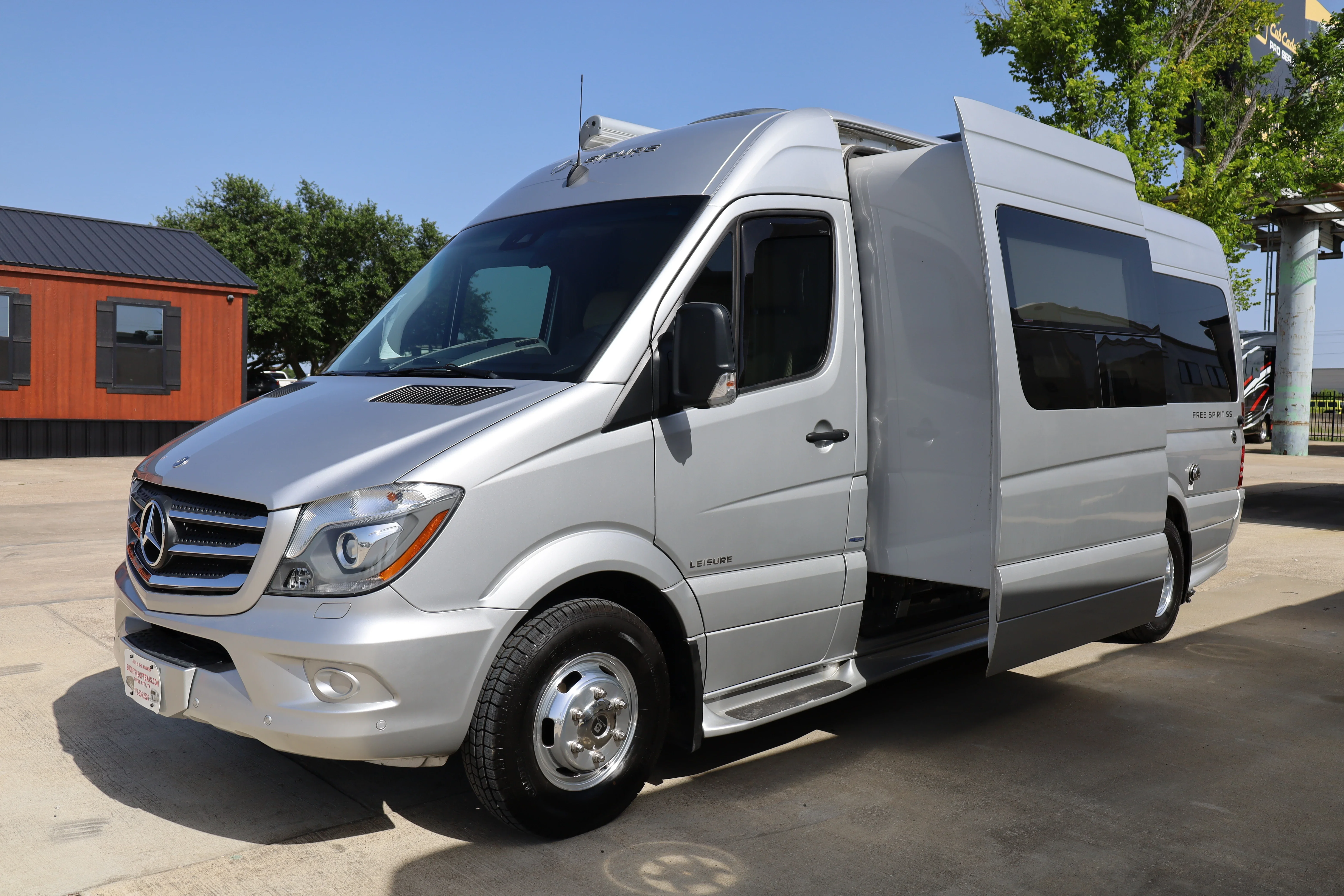 2015 Leisure Travel Free Spirit SS exterior