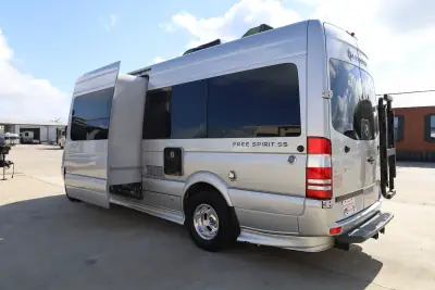 2015 Leisure Travel Free Spirit SS photo 6