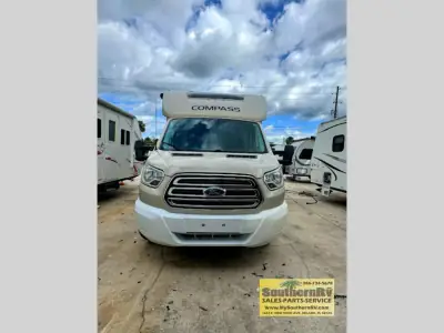2017 Thor Motor Coach Compass 23TR photo 4