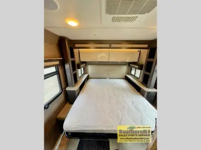2017 Thor Motor Coach Compass 23TR photo 17