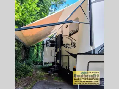 2013 Forest River Blue Ridge 3025RL photo 3