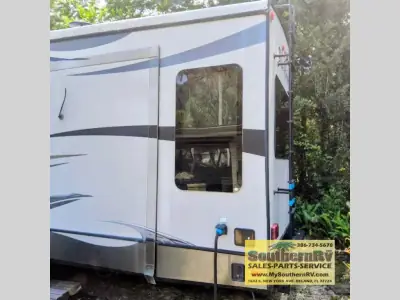 2013 Forest River Blue Ridge 3025RL photo 5