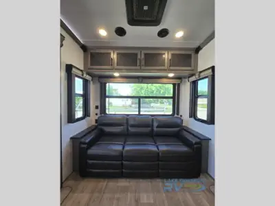 2022 Keystone Montana 3855BR photo 9