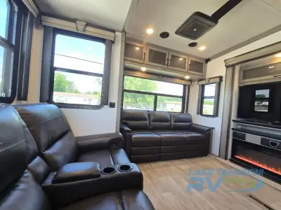 2022 Keystone Montana 3855BR photo 8