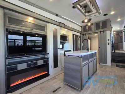 2022 Keystone Montana 3855BR photo 11