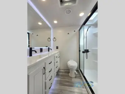 2022 Forest River Cedar Creek Champagne Edition 38EBS photo 44
