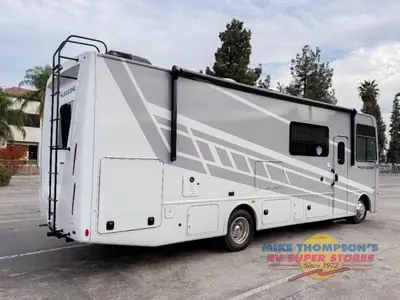 2026 Thor Motor Coach Hurricane photo 7