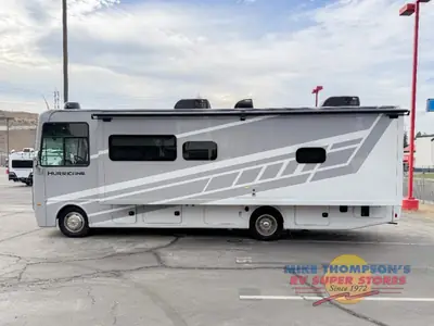 2026 Thor Motor Coach Hurricane photo 4